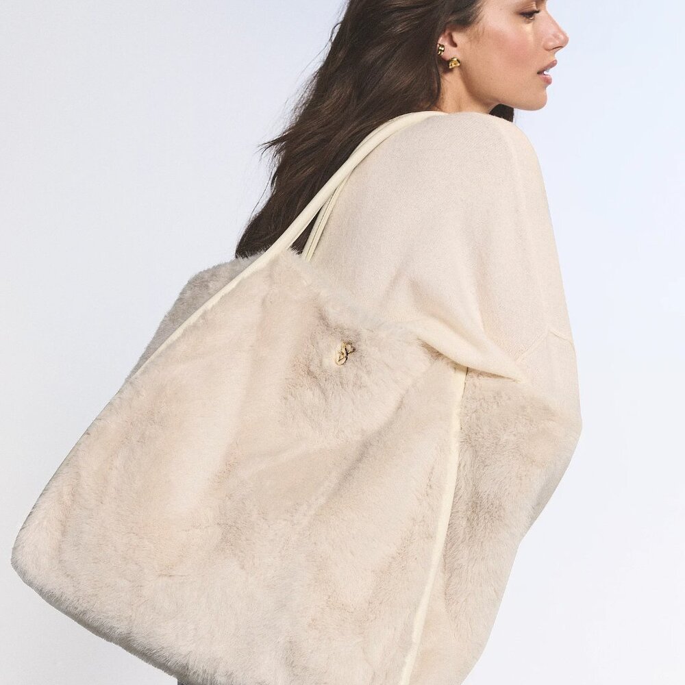 NWT Victoria's Secret Faux Fur Tote Bag - Picture 2 of 13